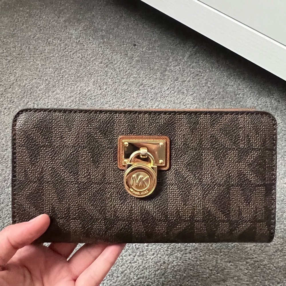Michael Kors wallet..zipper close ..credit card and cash slots